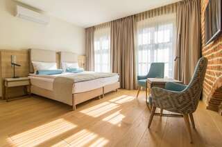 Отель Hotel Spichrz Торунь Улучшенный двухместный номер с 1 кроватью или 2 отдельными кроватями-1